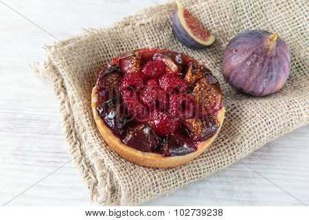 Figs And Raspberries Pie