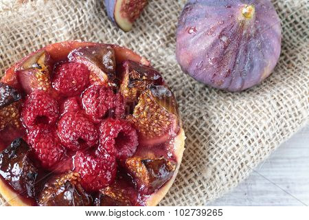 Figs And Raspberries Pie