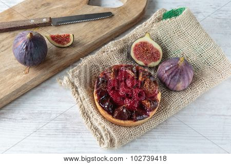 Figs And Raspberries Pie