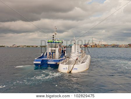Atlas Tugboat Towing Atlantis Submarine In Grand Cayman