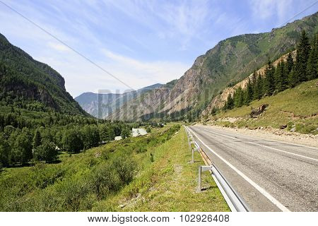 Beautiful views of river Chuya and Chuysky Trakt