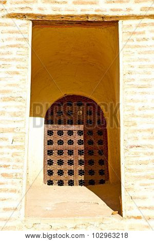 Window In   Africa   Old Construction Wal Brick