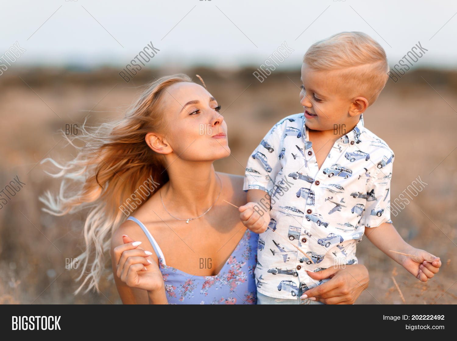 Close Photo Charming Image & Photo