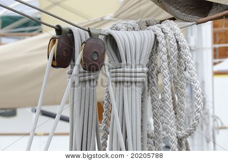 cordage, ropes and pulleys