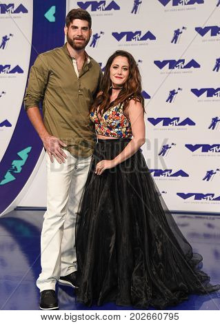 LOS ANGELES - AUG 27:  Jenelle Evans and David Eason arrives for the MTV Video Music Awards 2017 on August 27, 2017 in Inglewood, CA                