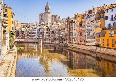 April 2015: Girona, Catalonia, Spain - Medieval Houses On The Banks Of The River Onyar, And The Cath