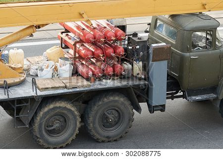 Old Car Driven Gas Cylinders For Any Purpose
