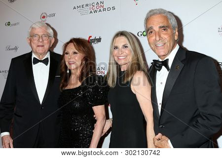 LOS ANGELES - MAY 19:  Phil Donahue, Marlo Thomas, Ann Souder, Tony Thomas at the American Icon Awards at the Beverly Wilshire Hotel on May 19, 2019 in Beverly Hills, CA