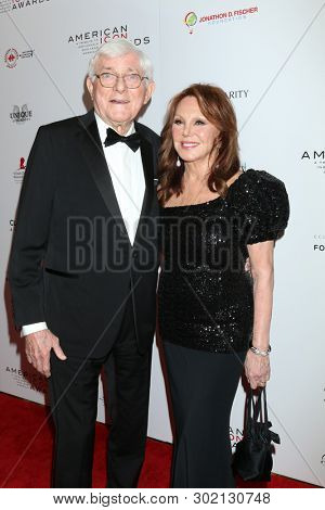 LOS ANGELES - MAY 19:  Phil Donahue, Marlo Thomas at the American Icon Awards at the Beverly Wilshire Hotel on May 19, 2019 in Beverly Hills, CA