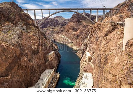 Mike O'callaghan - Pat Tillman Memorial Bridge Connecting Arizona And Nevada Over Colorado River, Ne