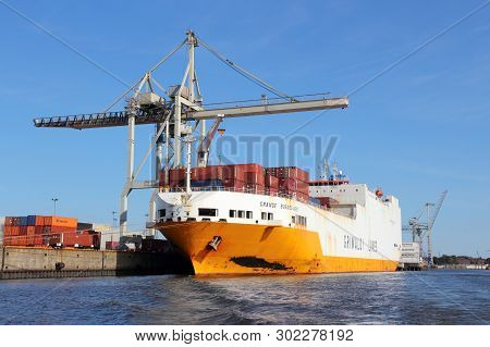 Hamburg, Germany - August 28, 2014: Grande Buenos Aires Of Grimaldi Lines Is Loaded In Port Of Hambu
