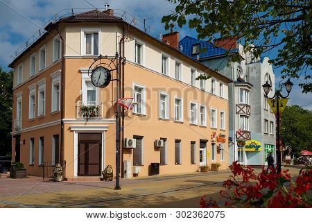 Zelenogradsk, Russia - September 5, 2018: Kurortny Prospect With A Kranz Clock In Sunny Weather.