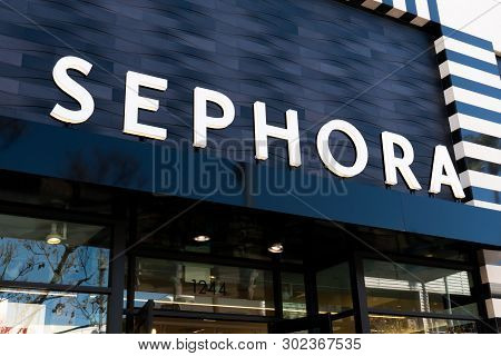 Santa Monica, Ca/usa - April 18, 2019: Sephora Retail Store Exterior And Trademark Logo.