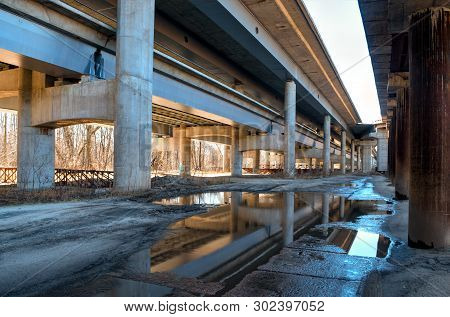 Structure Construction Urban Design Under The Bridge In The Ciry