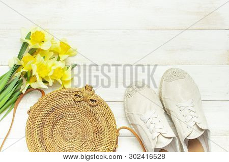 Fashionable Natural Organic Round Rattan Bag, Beige Women's Espadrilles Yellow Narcissus Daffodil Fl
