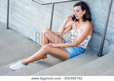 Hot Summer In New York City. Young American Woman Wearing Spaghetti Strap V Neck Leisure Tank Top, B