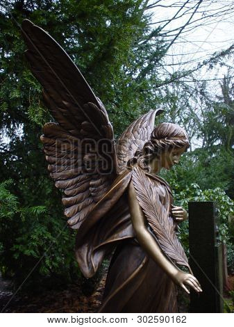 Friedhof Engesohde Statue, Taken In Hannover - Germany