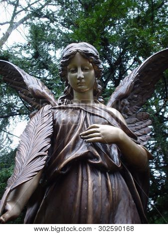 Friedhof Engesohde Statue, Taken In Hannover - Germany