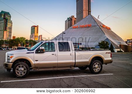 Niagara Falls, On, Canada - July 18, 2018: The F350 Ford Parked Along The City