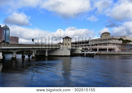 Tampa, Flordia, Usa - January 7, 2017: Downtown Tampa Skyline Over The Hillsborough River