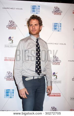 LOS ANGELES - FEB 19: Brian Gattas ankommer til den 2nd årlige Hollywood Rush på Wilshire Ebell o
