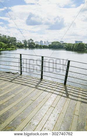 Sao Paulo Sp, Brazil - March 02, 2019: Arched Metal Bridge Above The Lake Of The Ibirapuera Park. Br