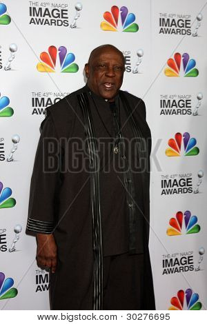 Los Angeles feb 17: Lou Gossett jr. bei der 43. naacp Image kommt awards bei der Schrein Auditori