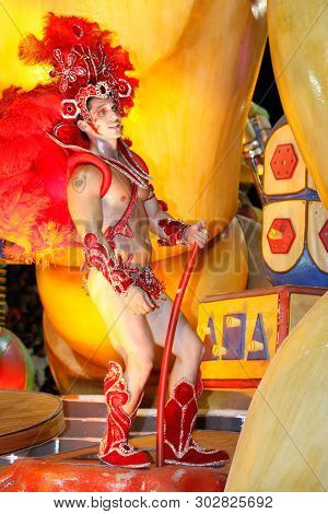 Gualeguaychu, Argentina - March 6 2011: Samba Dancers Appearing In The Carnival Parade One Of The Mo