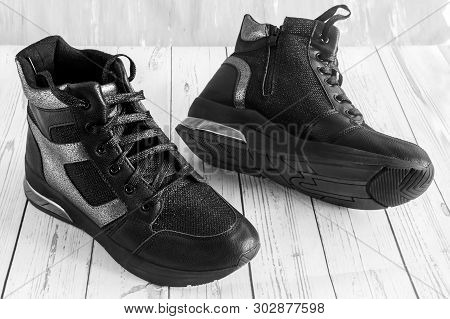 Comfortable Boots With Lacing And Zip Closure.