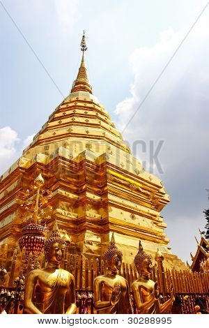 Buddhistický chrám Wat Phrathat Doi Suthep v Chiang Mai, Thajsko