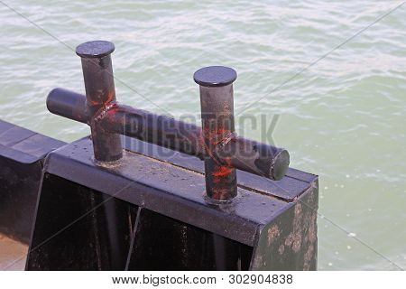 Marine Steel Double Dock Mooring Bitt Bollard At Dock