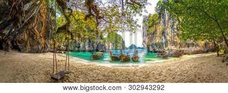 Blue Water At  Lao Lading Island, Krabi Province, Thailand