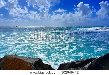 Beautiful Weather At Buddina Beach Along Pacific Boulevard (sunshine Coast, Queensland, Australia). 