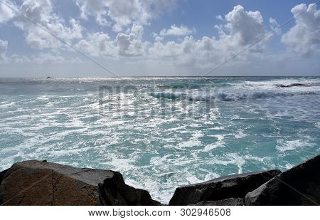 Beautiful Weather At Buddina Beach Along Pacific Boulevard (sunshine Coast, Queensland, Australia). 