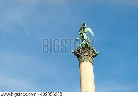 Jubiläumssäule, Jubilee Column On The Schlossplatz Park In The City Center Of Stuttgart Towards The 