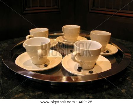 Кофейные чашки на лоток