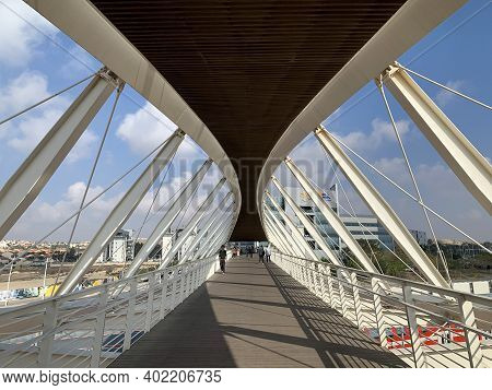Beer Sheva, Israel - December 22, 2020: Footbridge In The New High-tech Park In Beer Sheva.  Archite