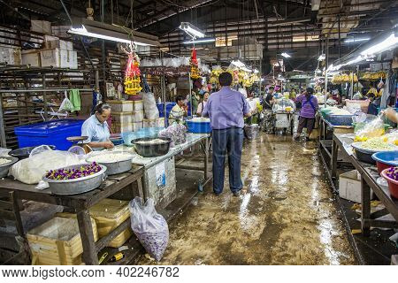 Bangkok, Thailand - May 12, 2009: People Sell Flowers At The Nightly Flower Market Pak Klong Thalat 