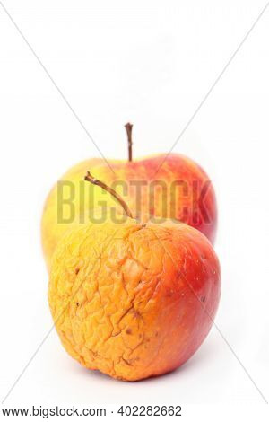 A Picture Of Two Ordinary Apples, Without Modifications..as You Know From The Shop. The Picture Show