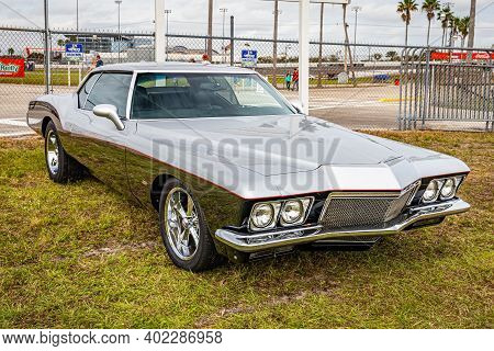 Daytona Beach, Fl - November 29, 2020: 1972 Buick Riviera Gs At A Local Car Show.