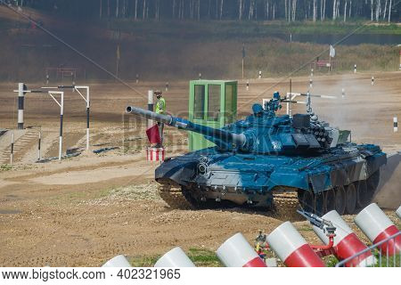 Alabino, Russia - August 25, 2020: Tank T-72b3 Of The Team Of Uzbekistan On The Tank Biathlon Track.