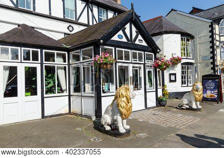 Bala; Uk: Sep 20, 2020: The White Lion Royal Hotel Is A Coaching Inn Built In 1752.managed By Brains