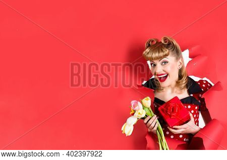 Advertising. Pinup Ad. Copy Space. Pin Up Girl With Flowers. Smiling Retro Woman Hold Flowers Throug
