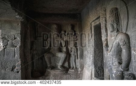 The Hallmark Of India Is Stunning Sculptures, Temples, A Mysterious Atmosphere That Permeates All Of