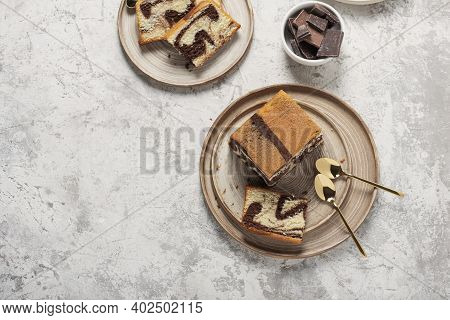 Sweet Marble Cake With Chocolate