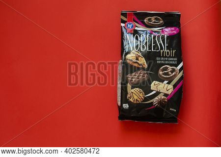 Hans Freitag's Noblesse Noir, Assortment Of Biscuits & Wafers Dark Chocolateon Red Background - Ukra