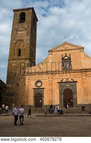 Bagnoregio, Italy - 19 September 2020: Main Square With Tourists And San Donato Church In Civita Di 