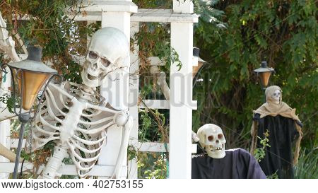 Los Angeles, California, Usa - 29 Oct 2019: Scary Festival Decorations Of A House, Happy Halloween H