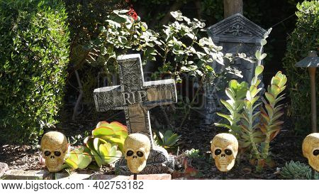 Los Angeles, California, Usa - 29 Oct 2019: Scary Festival Decorations Of A House, Happy Halloween H