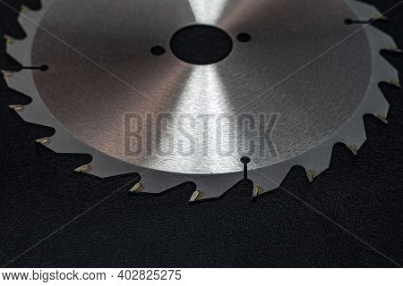 Circular Saw Blade, For Sawing Wood, With Sharp Sharpened Teeth.